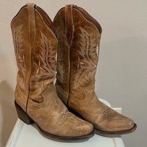 Brown / light brown leather cowboy boots Cruzalta good condition. Used 2 times.